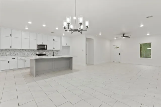 $339,999 | 708 Azalea Street, Waller, TX 77484