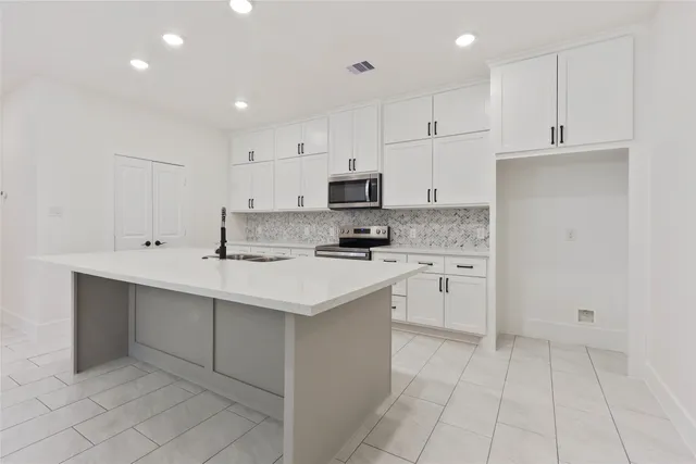 $339,999 | 708 Azalea Street, Waller, TX 77484