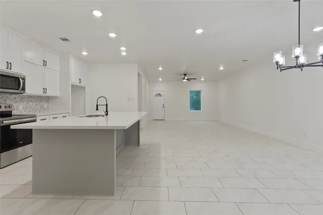 $339,999 | 708 Azalea Street, Waller, TX 77484