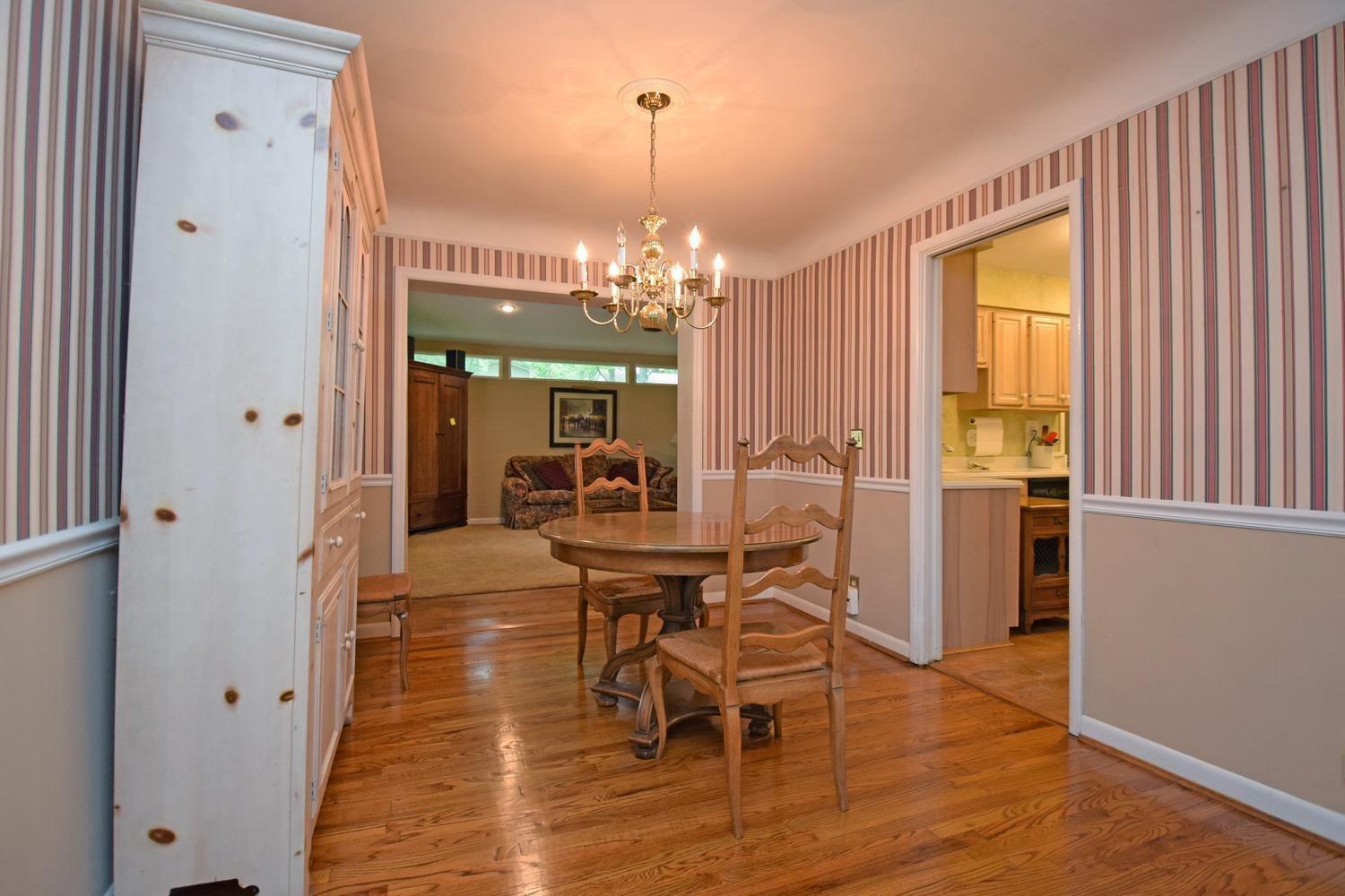 1047 Markley Road Cincinnati, OH 45230 - Photo 3 of 50