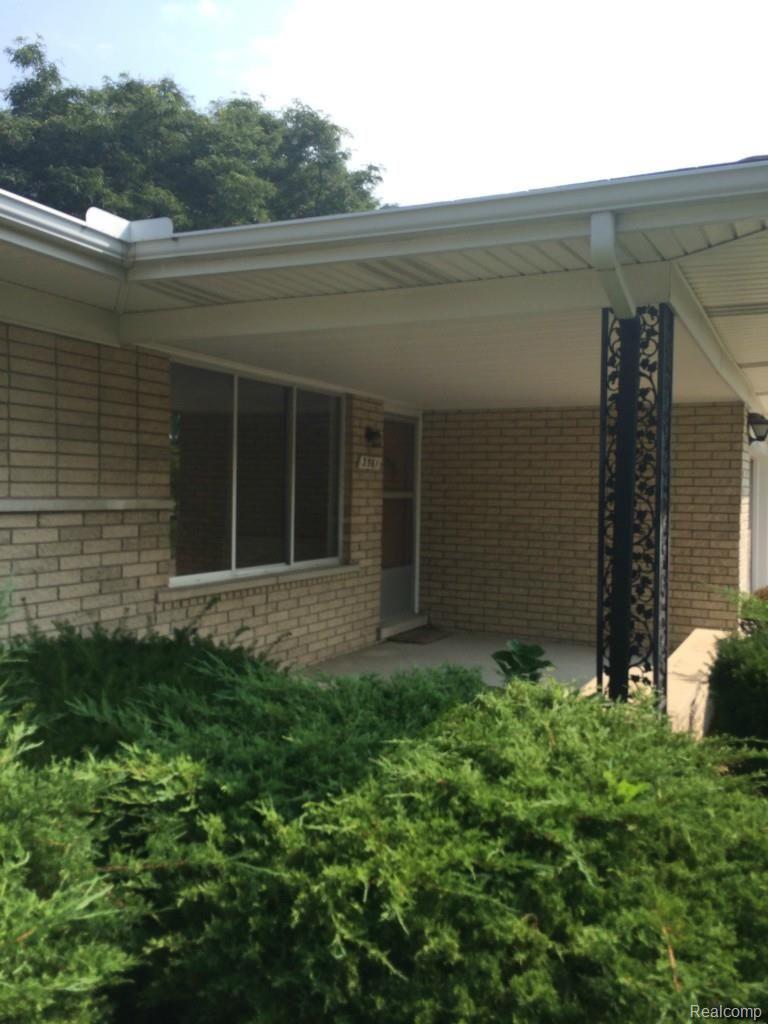 3561 Leason Road Sterling Heights, MI 48310 - Photo 6 of 19 030.jpg