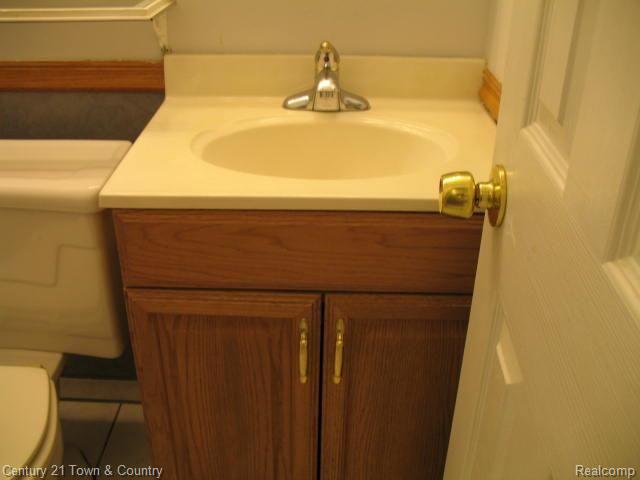 29550 Highmeadow Road Farmington, MI 48334 - Photo 13 of 18 Half bath in lower level.jpg