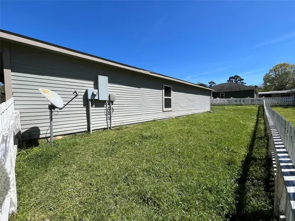 $1,425 | 339 Red Clover, Livingston, TX 77351