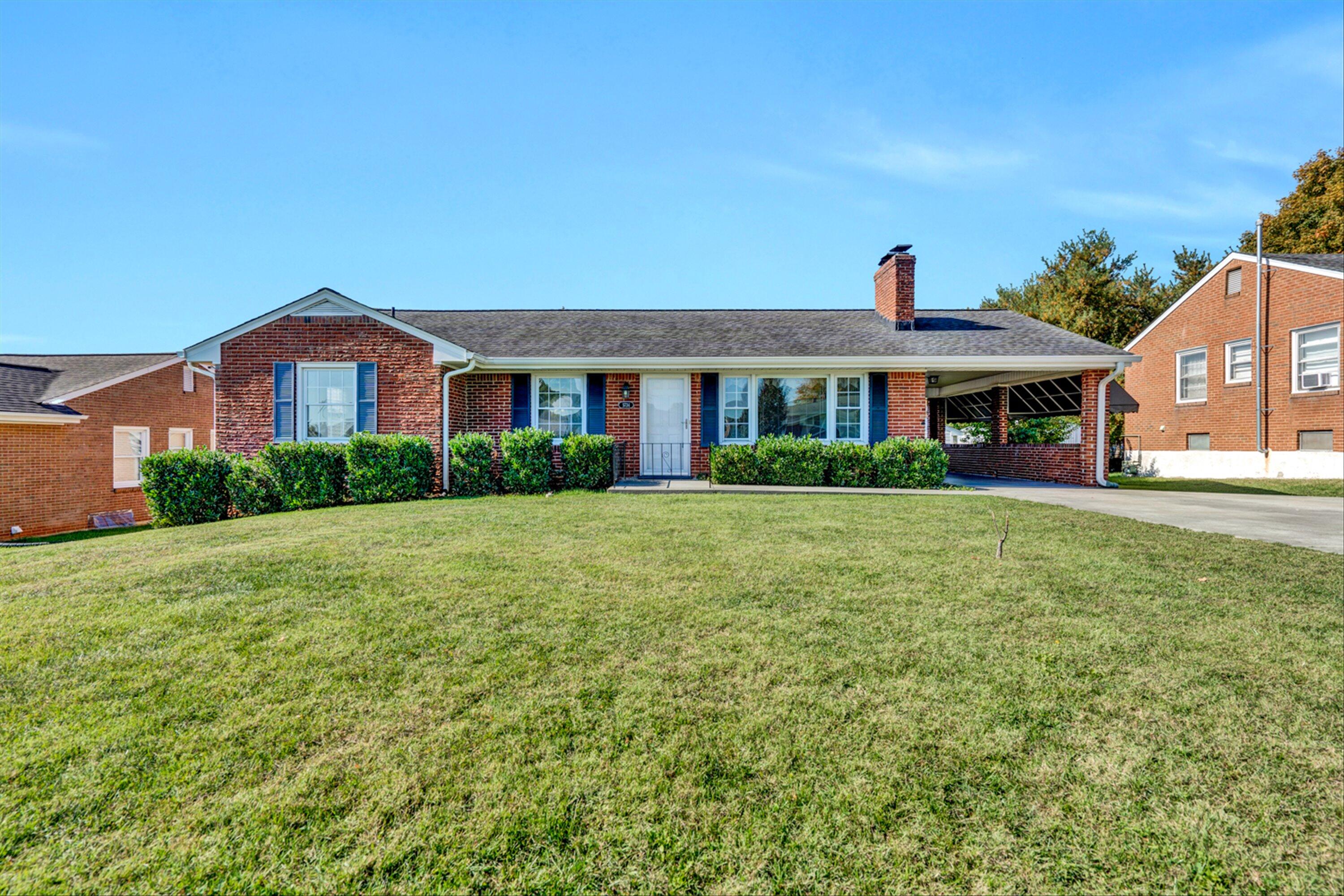 5734 Malvern Road Roanoke, VA 24012 - Photo 1 of 37 01-DSC5316