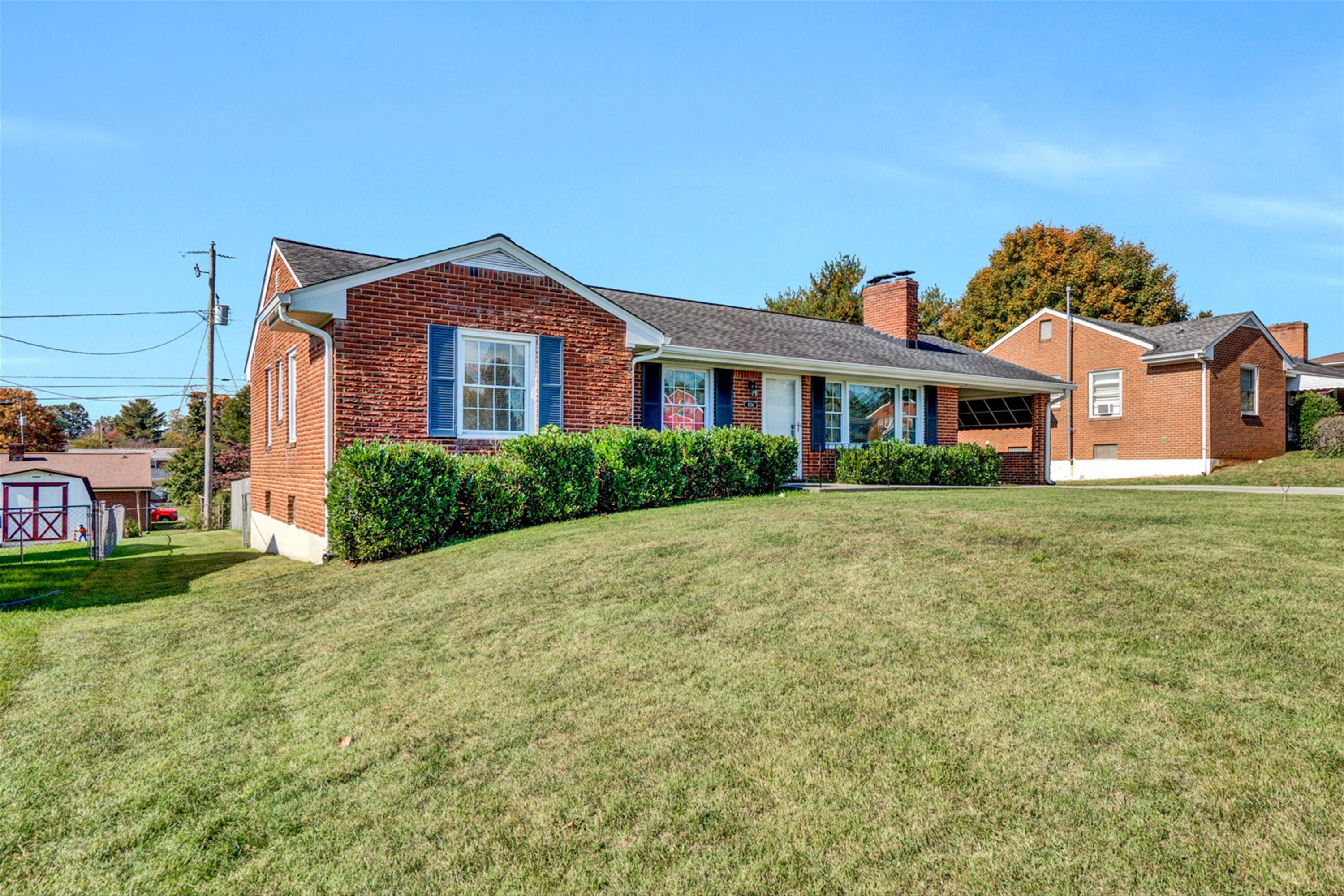5734 Malvern Road Roanoke, VA 24012 - Photo 2 of 37 02-DSC5319