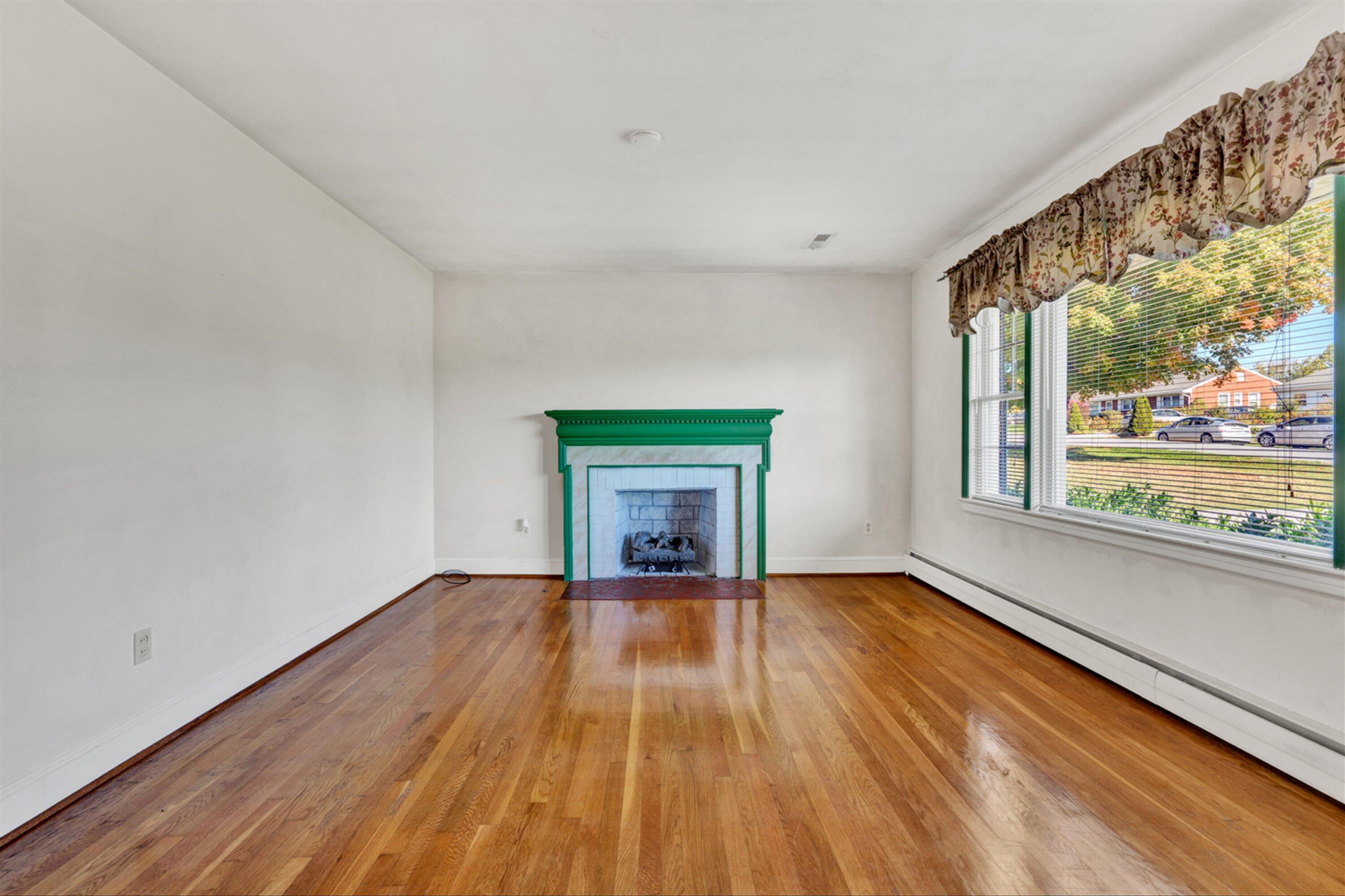 5734 Malvern Road Roanoke, VA 24012 - Photo 4 of 37 04-DSC5322