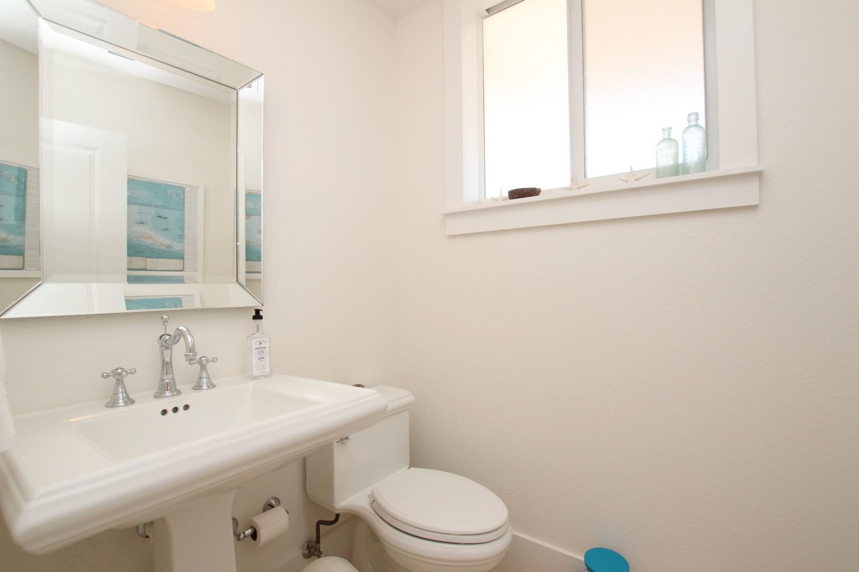 100 La Paloma Road Key Largo, FL 33037 - Photo 15 of 66 Powder Room