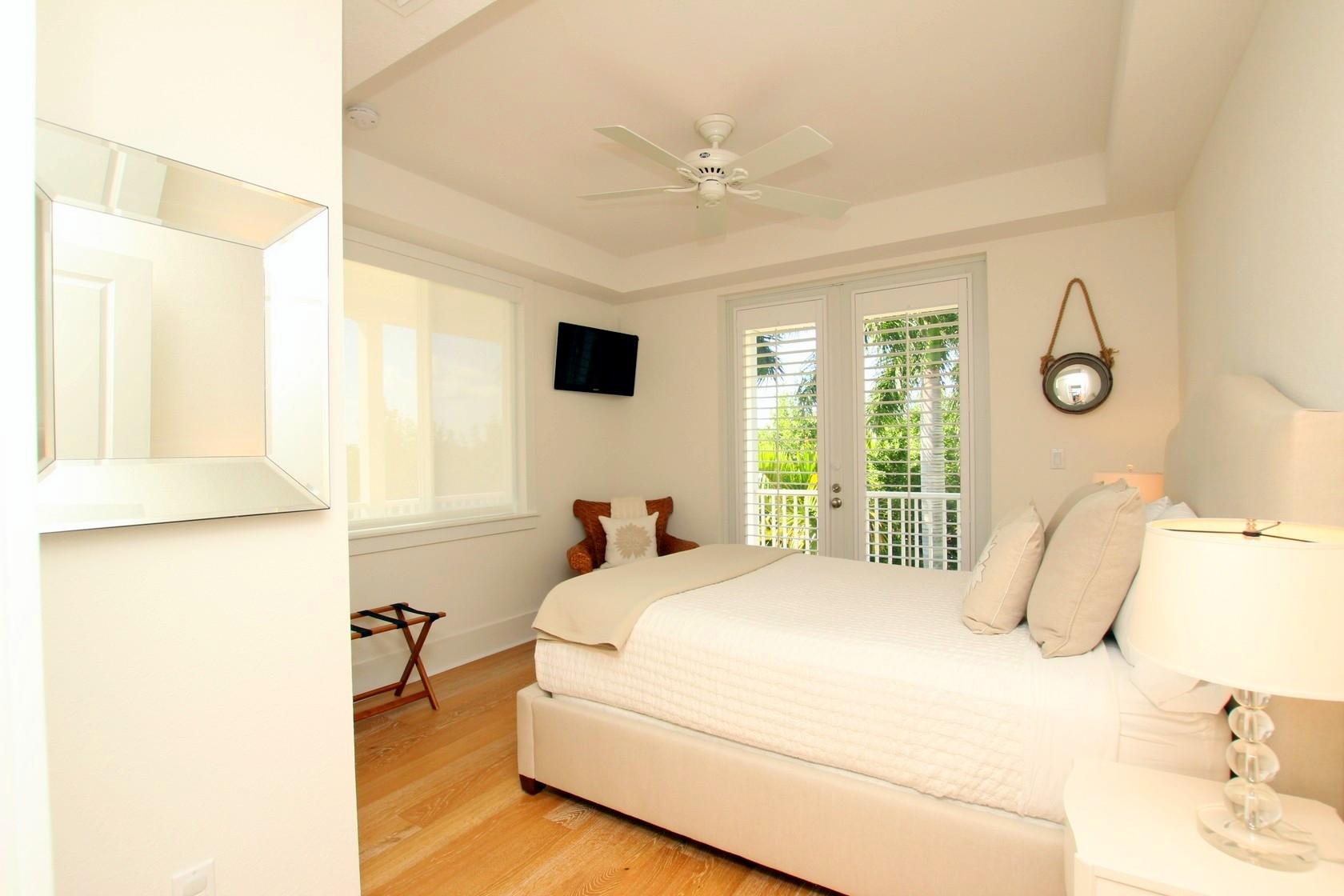 100 La Paloma Road Key Largo, FL 33037 - Photo 17 of 66 Guest Bedroom