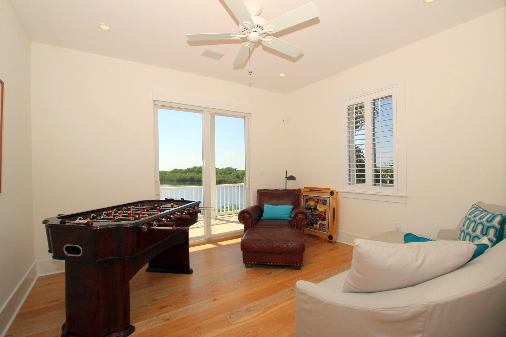 100 La Paloma Road Key Largo, FL 33037 - Photo 33 of 66 3rd Guest Bedroom
