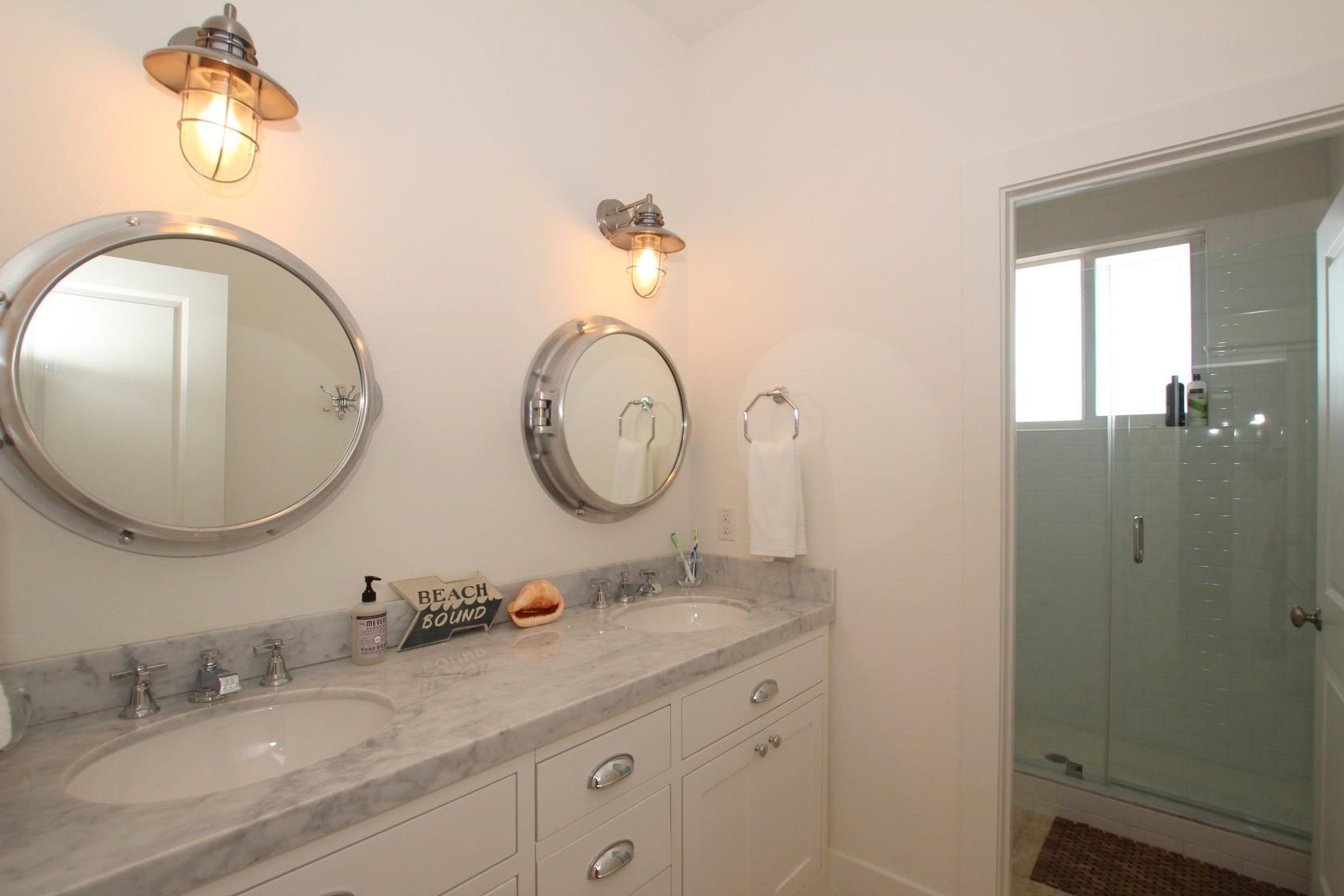 100 La Paloma Road Key Largo, FL 33037 - Photo 34 of 66 2nd Guest Bathroom