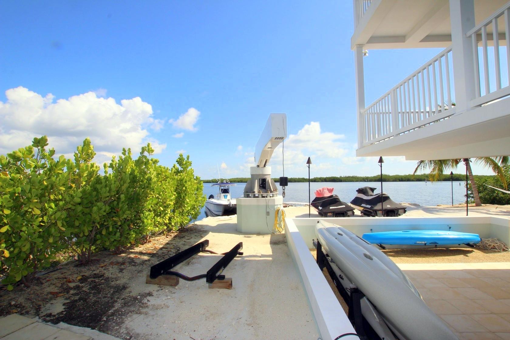 100 La Paloma Road Key Largo, FL 33037 - Photo 51 of 66 Boat/Jet Ski Lift