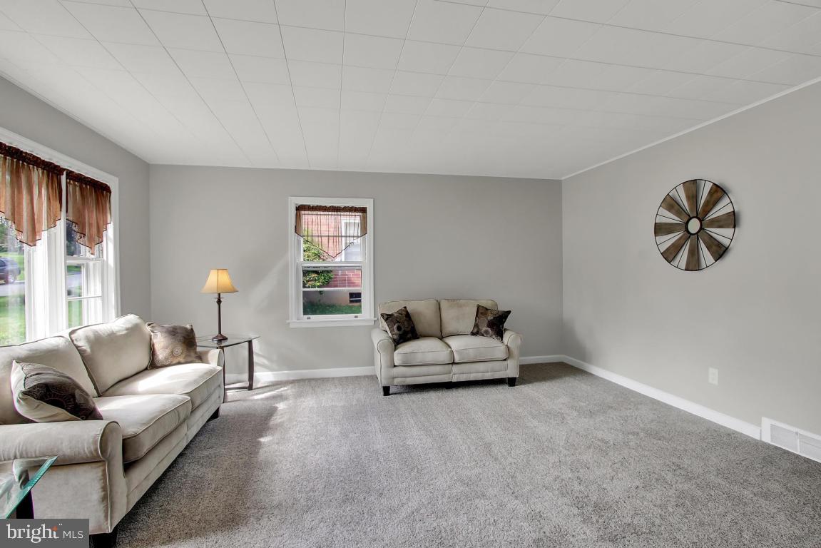 2016 Plymouth Road Lancaster, PA 17603 - Photo 3 of 25 Gallery Image 3