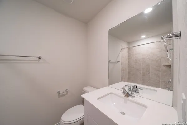 $2,500 | 14014 San Saba Falls, San Antonio, TX 78253