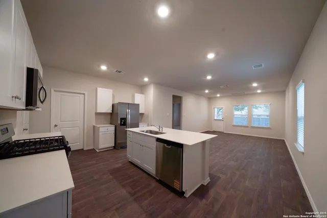 $2,500 | 14014 San Saba Falls, San Antonio, TX 78253