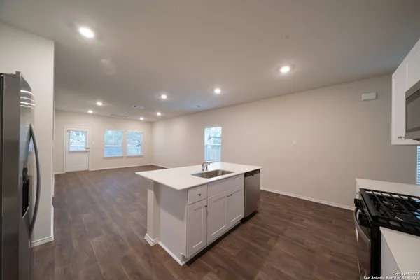 $2,500 | 14014 San Saba Falls, San Antonio, TX 78253