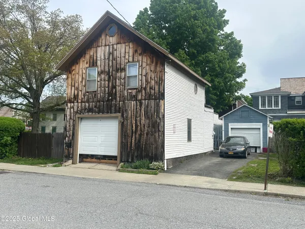 $144,000 | 1 Willard Street, Hoosick Falls, NY 12090
