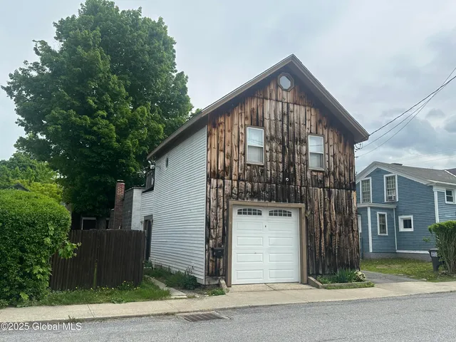$144,000 | 1 Willard Street, Hoosick Falls, NY 12090