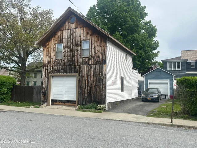 $144,000 | 1 Willard Street, Hoosick Falls, NY 12090