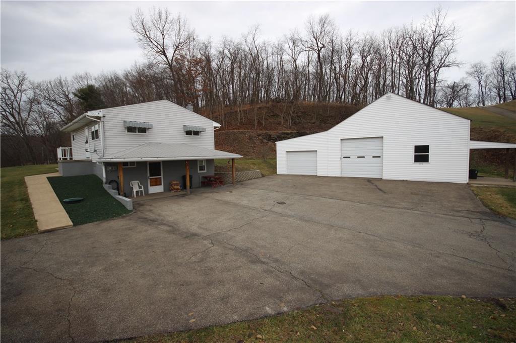389 Mowry Road Monaca, PA 15061 - Photo 19 of 20 Plenty of parking.
