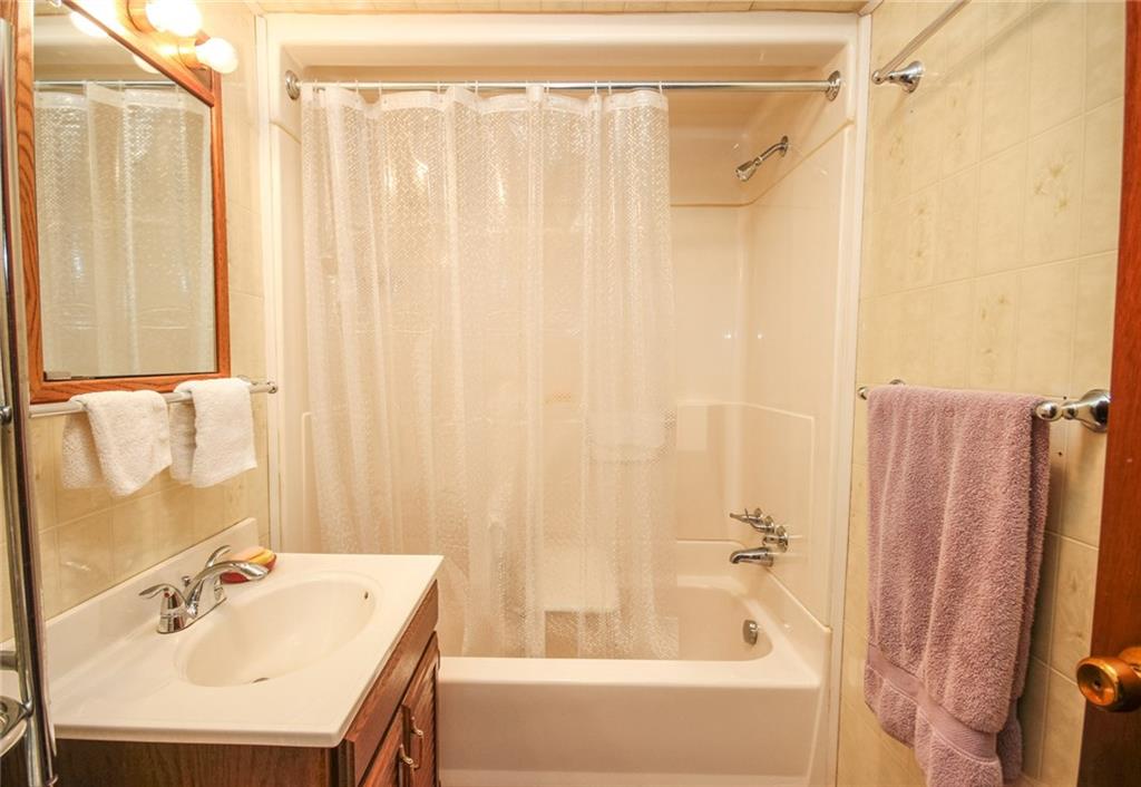 389 Mowry Road Monaca, PA 15061 - Photo 6 of 20 Full bath.....
