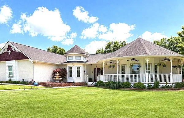 $599,900 | 102 Palmer Drive, Comanche, TX 76442