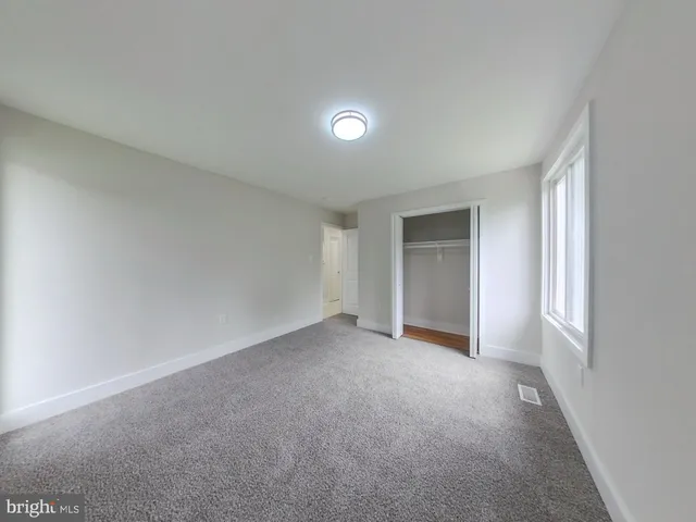 a view of empty room with window