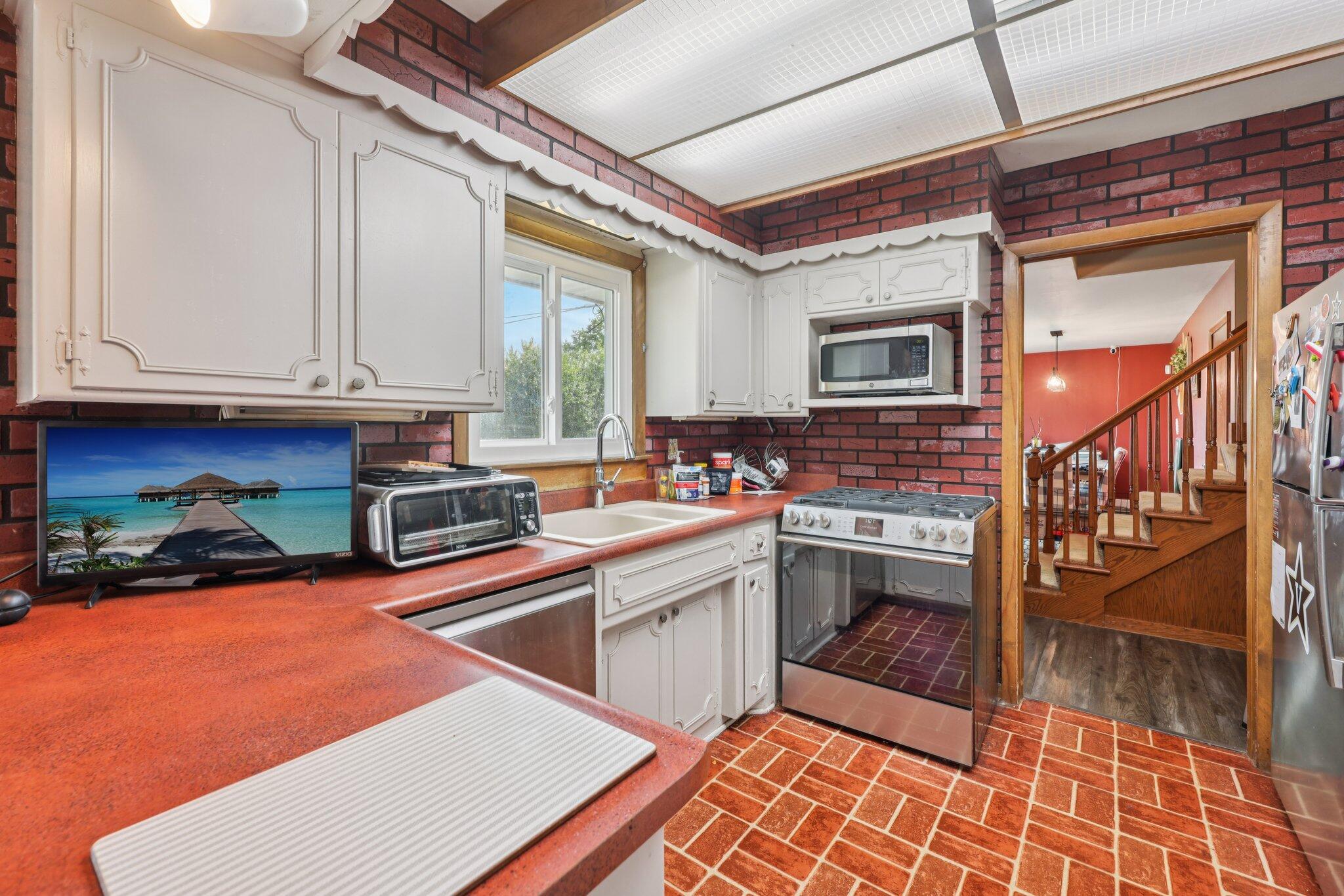 200 North 165th Street Brookfield, WI 53005 - Photo 10 of 35 20-web-or-mls-N 165th St-S1510-020