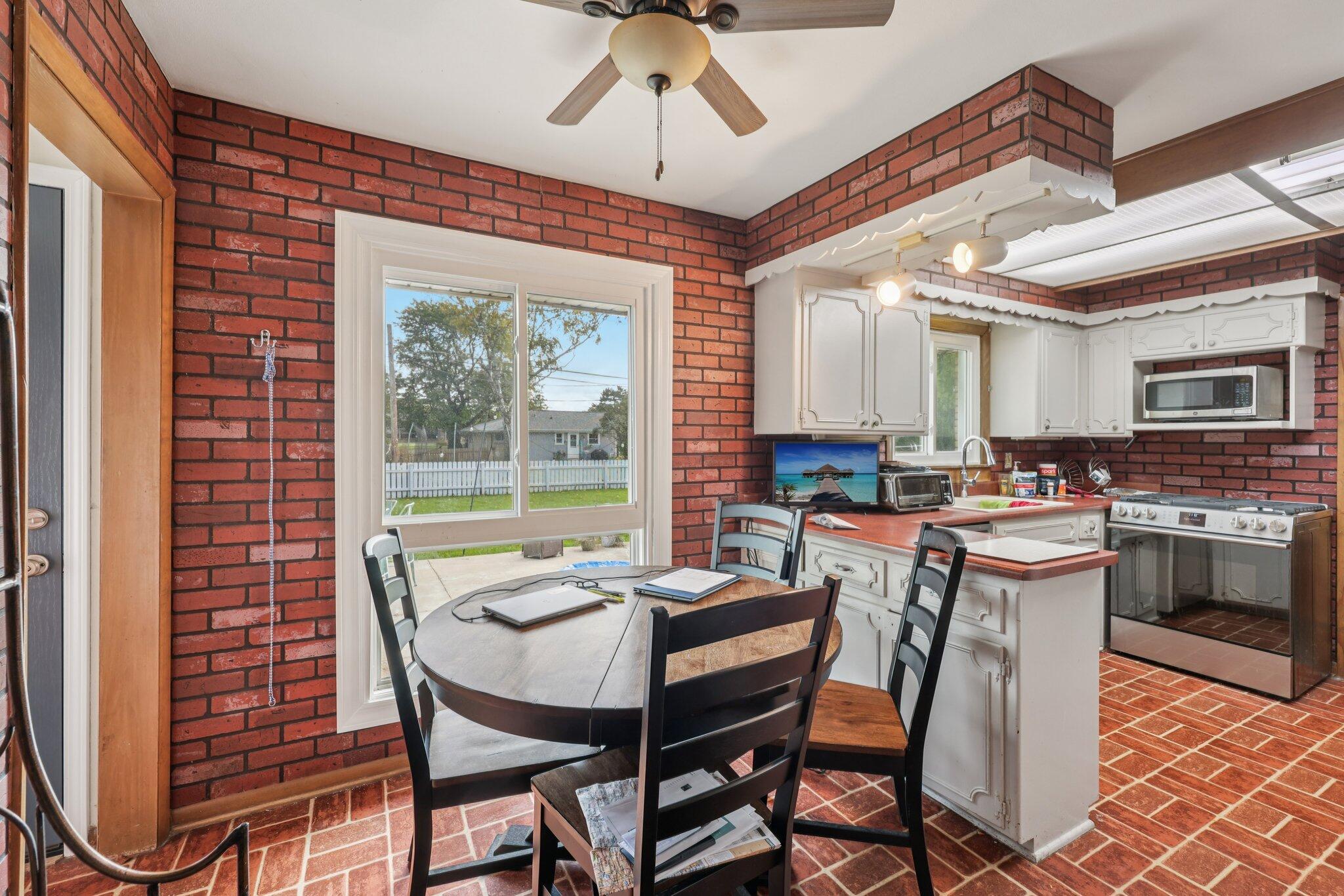 200 North 165th Street Brookfield, WI 53005 - Photo 12 of 35 17-web-or-mls-N 165th St-S1510-017