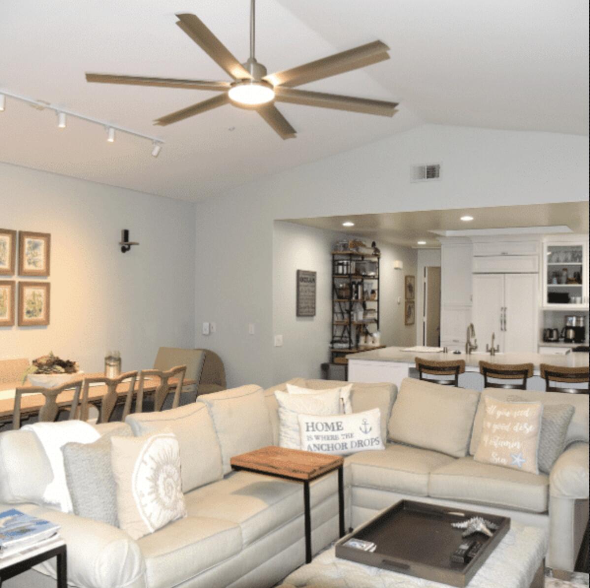 4885 Sandyland Road, Unit 2 Carpinteria, CA 93013 - Photo 4 of 38 Family Room