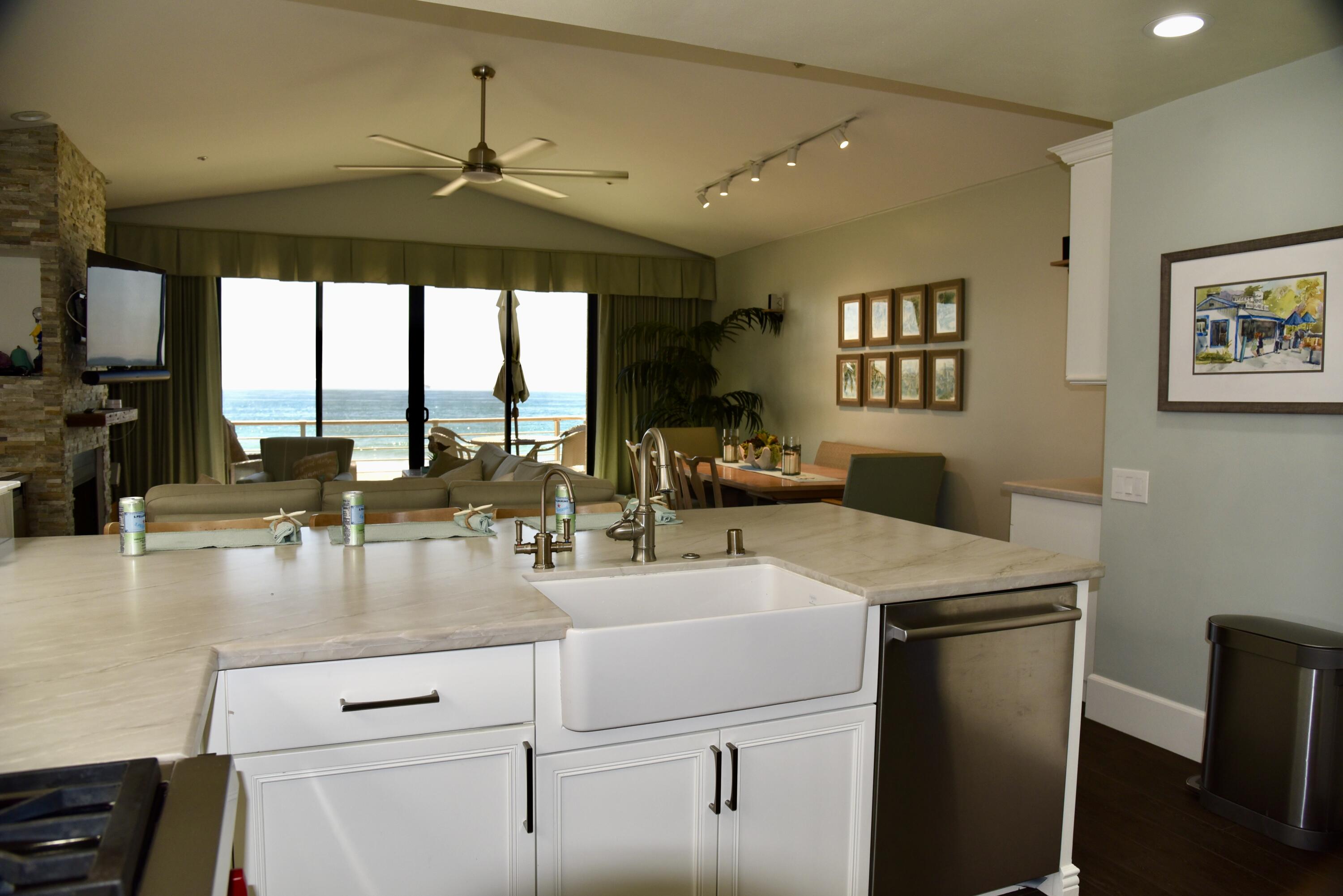 4885 Sandyland Road, Unit 2 Carpinteria, CA 93013 - Photo 9 of 38 Kitchen living room