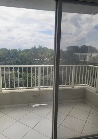$2,900 | 2600 Collins Avenue, Unit 401, Miami Beach, FL 33140