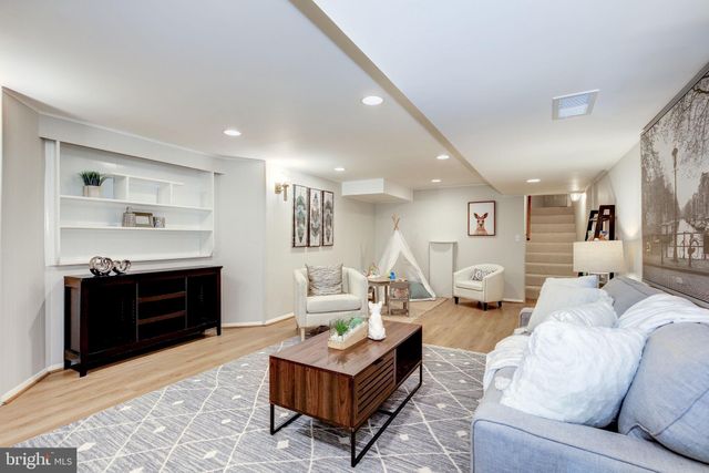 $1,515,000 | 7421 Haddington Place, Bethesda, MD 20817