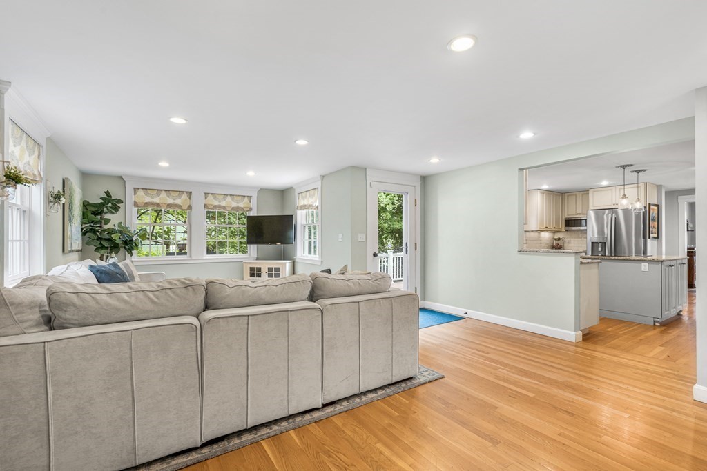 11 Milton Road Reading, MA 01867 - Photo 6 of 40 Gallery Image 6