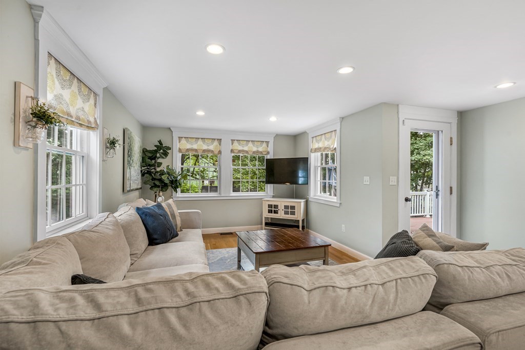 11 Milton Road Reading, MA 01867 - Photo 7 of 40 Gallery Image 7