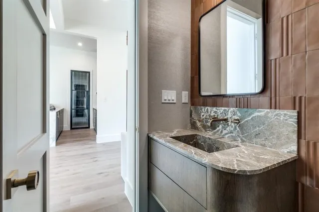 an empty room with an empty room