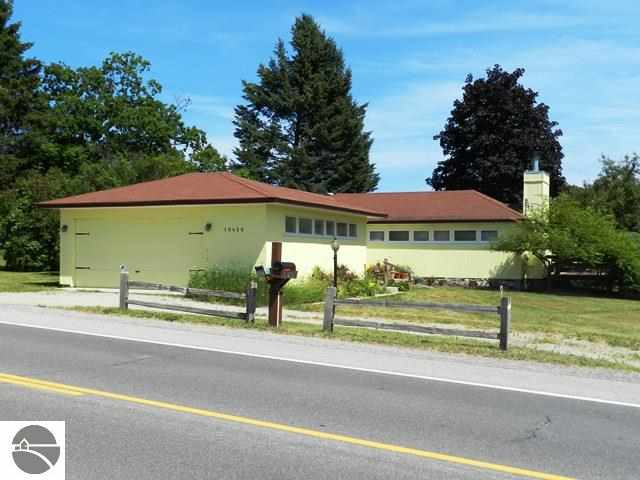 10456 Center Road Traverse City, MI 49686 - Photo 21 of 58 1748250-20.JPG