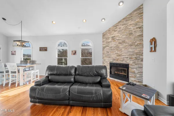 $495,000 | 19050 Sterling Drive, Abingdon, VA 24211