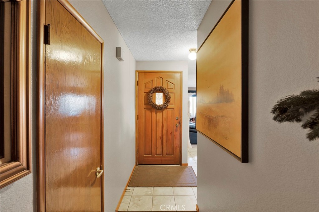 19031 Shoshonee Road Apple Valley, CA 92307 - Photo 5 of 43