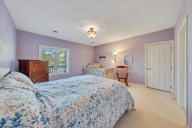 a view of a house with backyard and garden