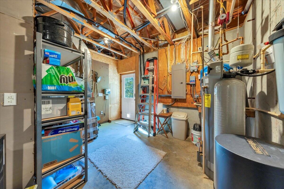 270 Forest Edge Road Wirtz, VA 24184 - Photo 46 of 79 44-MIB03279