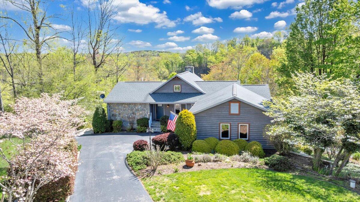 270 Forest Edge Road Wirtz, VA 24184 - Photo 77 of 79 75-DJI_20250416195659_0001_D