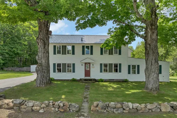 $950,000 | 220 Stockbridge Corner Road, Alton, NH 03809