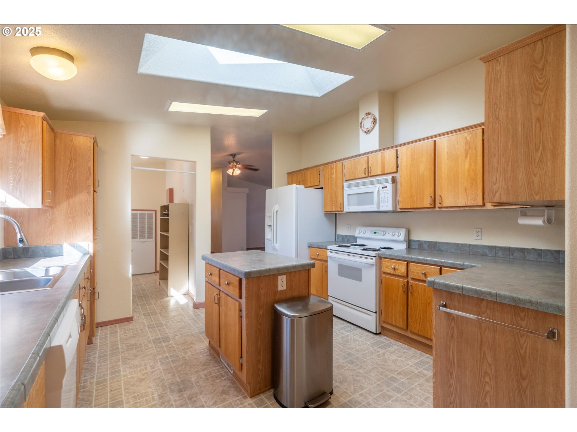 827 10th Street Southwest Bandon, OR 97411 - Photo 14 of 36 Gallery Image 14