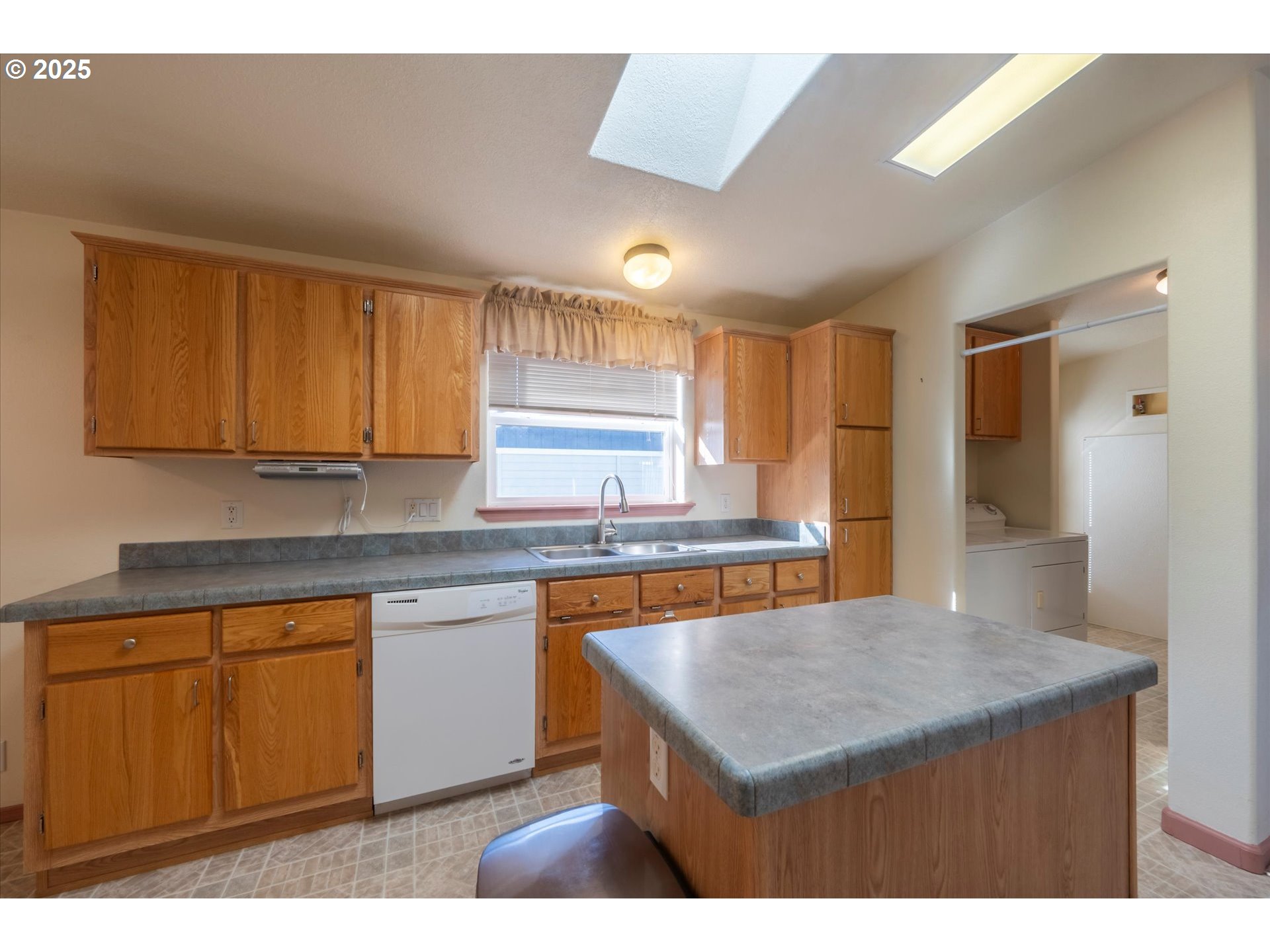 827 10th Street Southwest Bandon, OR 97411 - Photo 15 of 36 Gallery Image 15