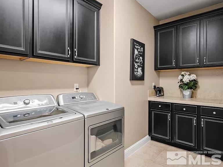 2725 Foxhunter Lane Reno, NV 89521 - Photo 20 of 25 a utility room with dryer and washer