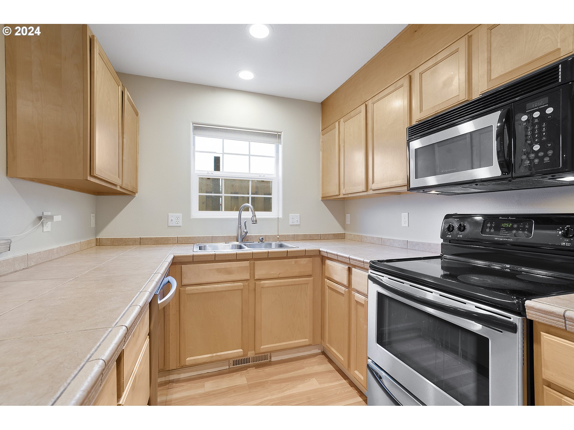 8640 Southwest Milon Lane Portland, OR 97225 - Photo 11 of 28 Kitchen