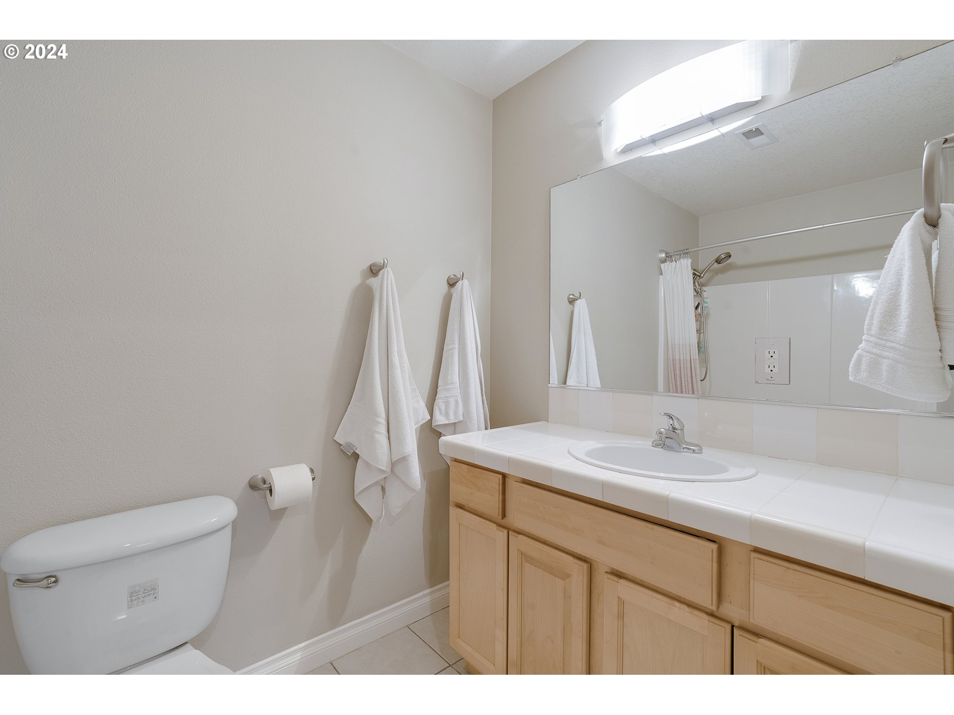 8640 Southwest Milon Lane Portland, OR 97225 - Photo 19 of 28 Bathroom, Attached