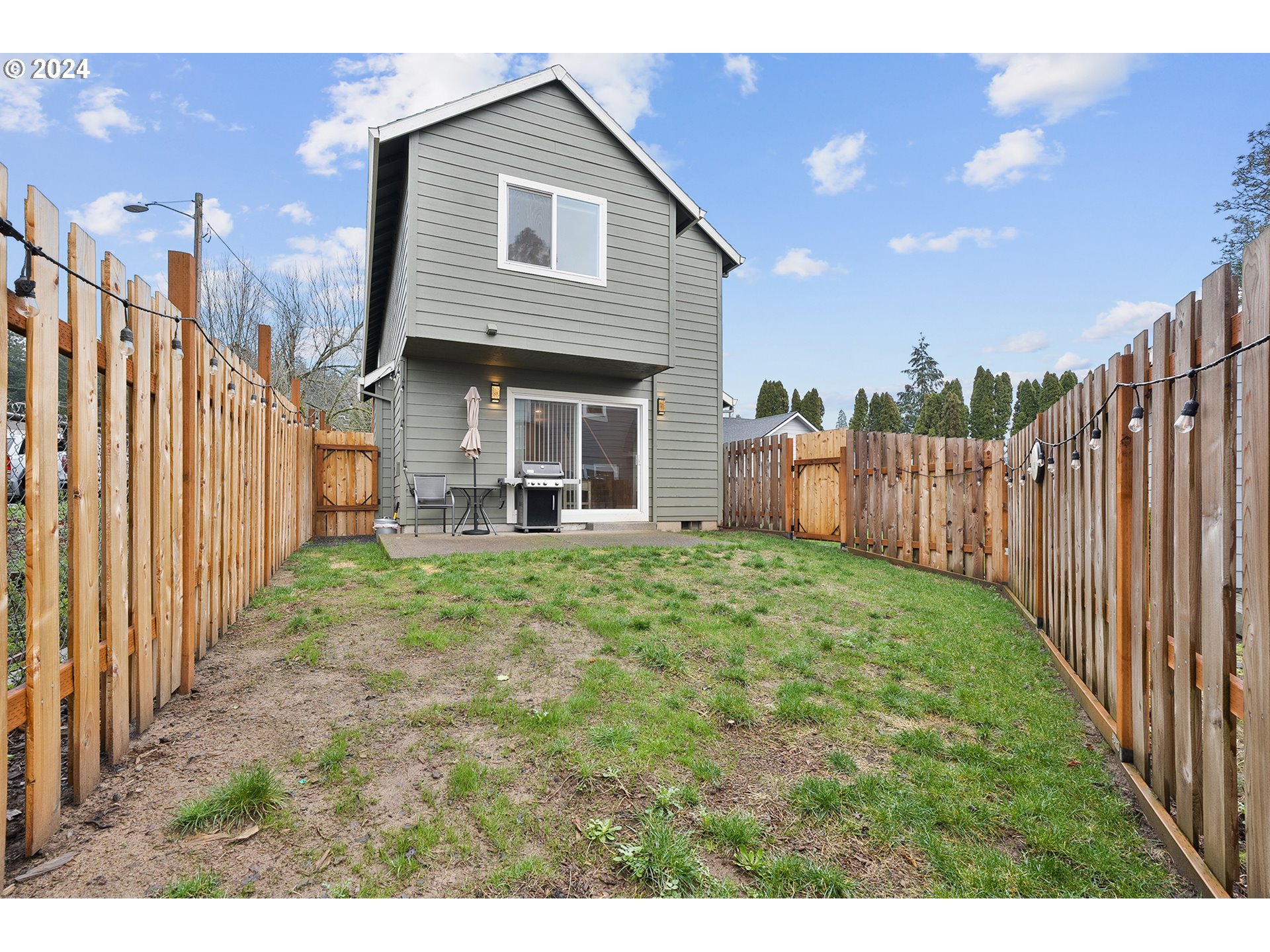 8640 Southwest Milon Lane Portland, OR 97225 - Photo 26 of 28 Backyard