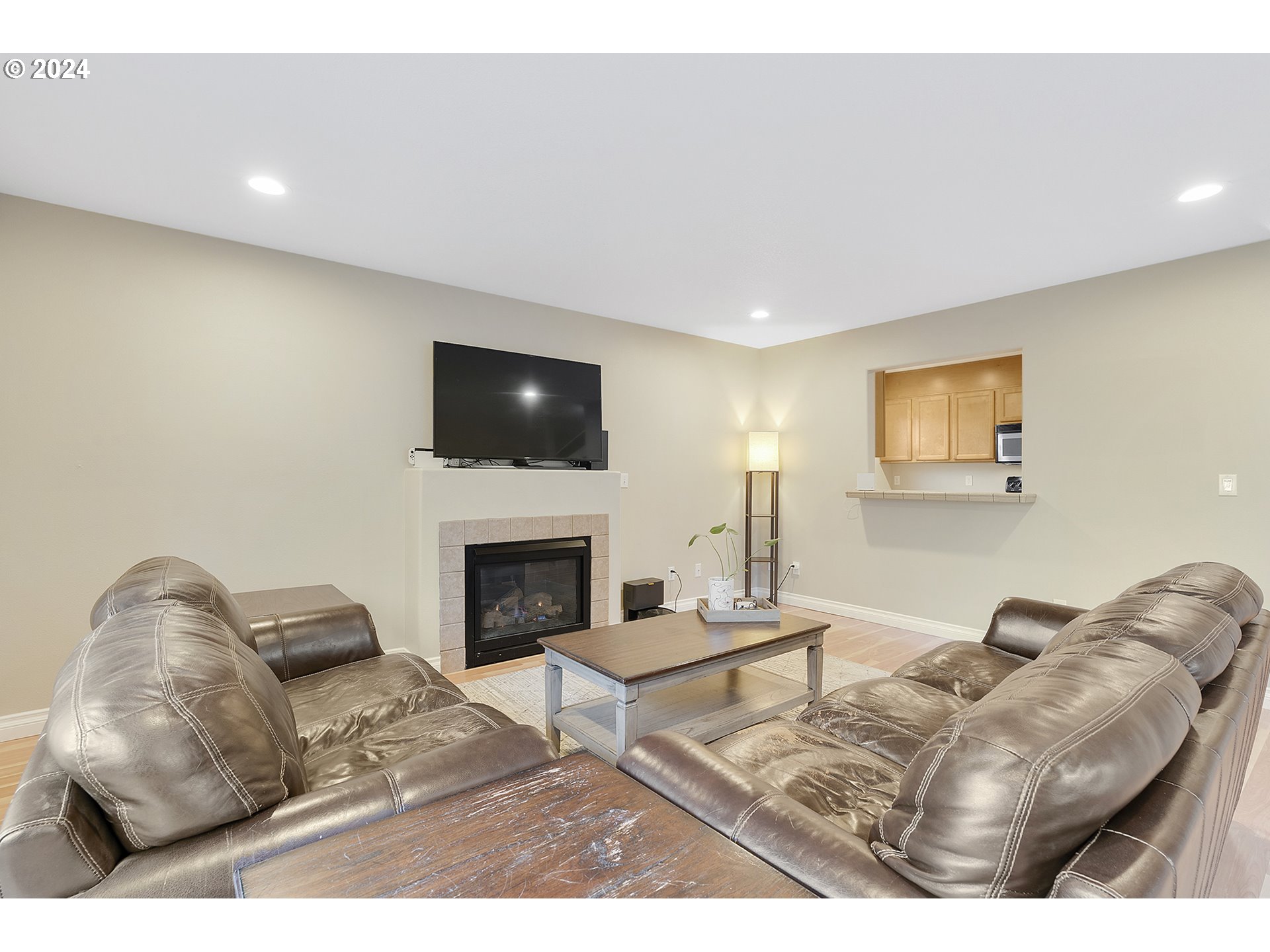 8640 Southwest Milon Lane Portland, OR 97225 - Photo 6 of 28 Living Room
