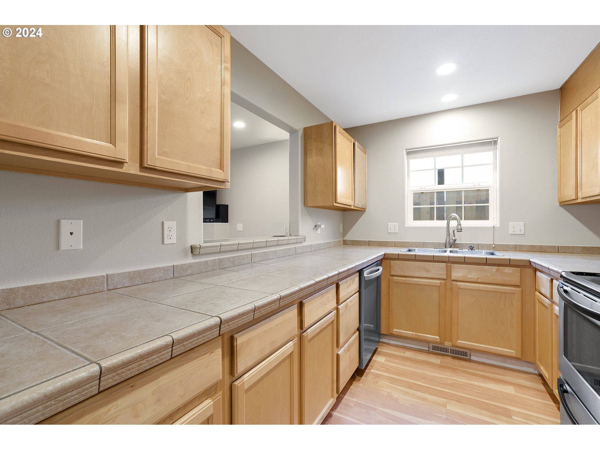 8640 Southwest Milon Lane Portland, OR 97225 - Photo 10 of 28 Kitchen